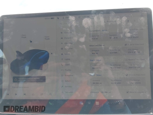 2023 Tesla Model 3 z VIN 5YJ3E1EA8PF403743, wystawiony jako IAAI lot #42076747 z przebiegiem 58 399 mil mil oraz . Historia ofert i sprzedaży dostępna na DreamBid. Obrazek 7.
