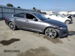 2016 Jaguar XF 35t Prestige with VIN SAJBE4BV8GCY13204, listed as a Copart auction lot 54402355 with 59,030 mi miles and Salvage Title. Bid and sale history available at carsss.com. Image 4.