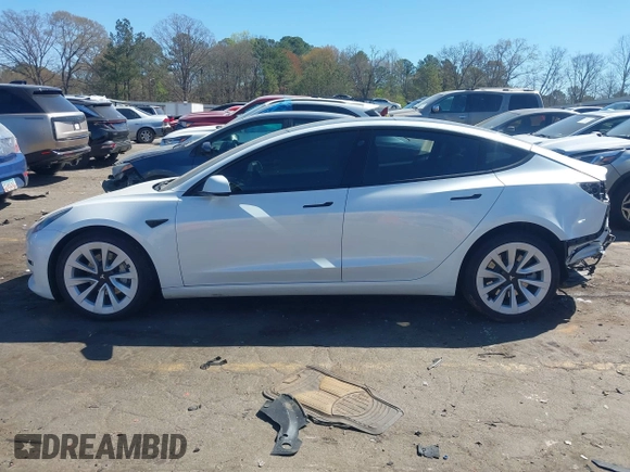 2021 Tesla Model 3 Long Range z VIN 5YJ3E1EB6MF902268, wystawiony jako IAAI lot #41837846 z przebiegiem 37 041 mil mil oraz . Historia ofert i sprzedaży dostępna na DreamBid. Obrazek 13.