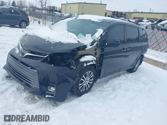 2019 Toyota Sienna XLE Auto Access Seat with VIN 5TDYZ3DC5KS967976, listed as a IAAI auction lot 41623525 with 83,527 mi miles. Bid and sale history available at carsss.com. Image 18.