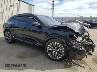 2024 Audi Q8 e-tron Prestige z VIN WA16ABGE0RB004226, wystawiony jako Copart lot #75537064 z przebiegiem 19 556 mil mil oraz Szkoda całkowita • Salvage title. Historia ofert i sprzedaży dostępna na DreamBid. Obrazek 4.