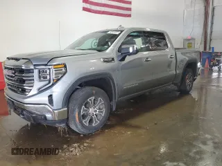 2025 GMC Sierra 1500 SLT z VIN 1GTUUDED0SZ216972, wystawiony jako Copart lot #61628345 z przebiegiem 7 264 mil mil oraz Czysty tytuł • Clean title. Historia ofert i sprzedaży dostępna na DreamBid. Obrazek 1.