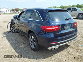 2019 Mercedes-Benz GLC 300 z VIN WDC0G4KB5KF626915, wystawiony jako IAAI lot #42100847 z przebiegiem 22 440 mil mil oraz . Historia ofert i sprzedaży dostępna na DreamBid. Obrazek 3.