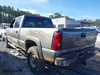 2006 Chevrolet Silverado 2500HD LT1 with VIN 1GCHK23D76F211225, listed as a IAAI auction lot 41454948 with 203,000 mi miles. Bid and sale history available at carsss.com. Image 3.