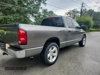 2008 Dodge 1500 SLT z VIN 1D7HA18288S599800, wystawiony jako Copart lot #61833145 z przebiegiem 153 953 mil mil oraz Czysty tytuł • Clean title. Historia ofert i sprzedaży dostępna na DreamBid. Obrazek 4.