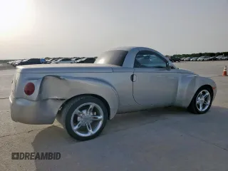 2005 Chevrolet SSR LS z VIN 1GCES14H75B114899, wystawiony jako Copart lot #56712515 z przebiegiem 99 359 mil mil oraz Szkody całkowita. Historia ofert i sprzedaży dostępna na DreamBid. Obrazek 3.