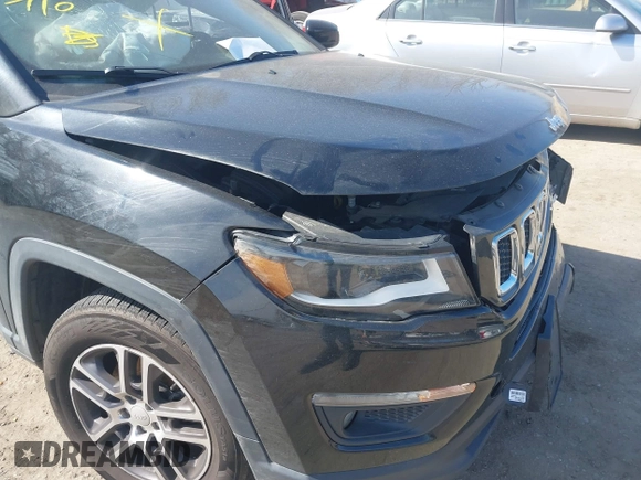 2018 Jeep Compass Altitude with VIN 3C4NJDBB2JT418914, listed as a IAAI auction lot 41759891 with 137,643 mi miles and . Bid and sale history available at carsss.com. Image 20.