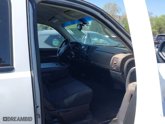 2011 Chevrolet Silverado 1500 LT with VIN 1GCRKSE30BZ450651, listed as a IAAI auction lot 41575279 with 277,690 mi miles. Bid and sale history available at carsss.com. Image 5.