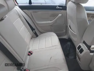 2010 Volkswagen Jetta Limited Edition с VIN 3VWAX7AJ6AM161142, выставлен на аукционе IAAI как лот 40311201 с пробегом 193 109 миль миль и . История ставок и продаж доступна на DreamBid. Изображение 8.