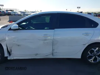2021 Kia Forte LXS z VIN 3KPF24AD1ME376569, wystawiony jako IAAI lot #42592399 z przebiegiem 13 453 mil mil oraz . Historia ofert i sprzedaży dostępna na DreamBid. Obrazek 14.