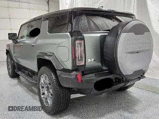 2024 GMC Hummer EV 3X with VIN 1GKB0RDC5RU100378, listed as a Copart auction lot 88601235 with 7,986 mi miles and Clean Title. Bid and sale history available at carsss.com. Image 3.