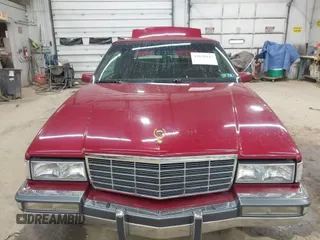 1991 Cadillac DeVille z VIN 1G6CD13B0M4305164, wystawiony jako IAAI lot #42028947 z przebiegiem 33 865 mil mil oraz . Historia ofert i sprzedaży dostępna na DreamBid. Obrazek 6.