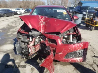 2013 Chevrolet Sonic LS z VIN 1G1JA6SH3D4121037, wystawiony jako Copart lot #45975555 z przebiegiem 66 735 mil mil oraz Szkoda całkowita • Salvage title. Historia ofert i sprzedaży dostępna na DreamBid. Obrazek 5.