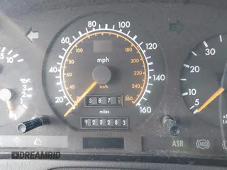 1992 Mercedes-Benz 500 с VIN WDBFA66EXNF055989, выставлен на аукционе IAAI как лот 41949478 с пробегом 123 283 миль миль и . История ставок и продаж доступна на DreamBid. Изображение 15.