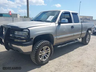 2000 Chevrolet Silverado 1500 Classic Work Truck with VIN 1GCEK19V5YE264057, listed as a IAAI auction lot 41951426 with 251,674 mi miles. Bid and sale history available at carsss.com. Image 2.
