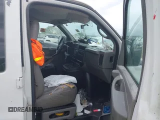 2005 Chevrolet Express Cargo z VIN 1GCGG25V451145263, wystawiony jako IAAI lot #42093657 z przebiegiem Nie podano mil oraz . Historia ofert i sprzedaży dostępna na DreamBid. Obrazek 5.