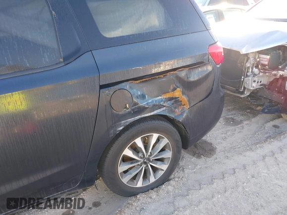 2015 Kia Sedona EX with VIN KNDMC5C13F6018556, listed as a IAAI auction lot 41491580 with 1 mi miles. Bid and sale history available at carsss.com. Image 16.