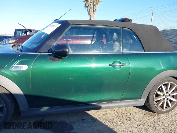 2016 MINI Convertible S с VIN WMWWG9C52G3A91914, выставлен на аукционе IAAI как лот 42703927 с пробегом 88 328 миль миль и . История ставок и продаж доступна на DreamBid. Изображение 14.