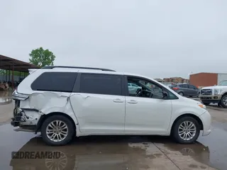 2017 Toyota Sienna XLE Auto Access Seat z VIN 5TDYZ3DC2HS846346, wystawiony jako IAAI lot #42126507 z przebiegiem 223 462 mil mil oraz . Historia ofert i sprzedaży dostępna na DreamBid. Obrazek 14.