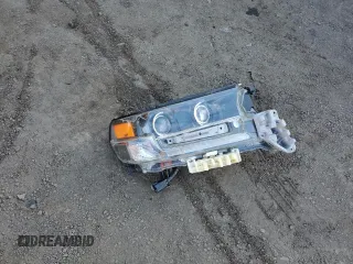 2020 Toyota Land Cruiser z VIN JTMCY7AJ4L4088909, wystawiony jako Copart lot #42312505 z przebiegiem 32 665 mil mil oraz Szkoda całkowita • Salvage title. Historia ofert i sprzedaży dostępna na DreamBid. Obrazek 13.