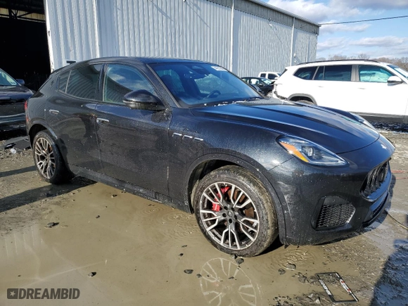 2023 Maserati Grecale Modena with VIN ZN682AVM6P7429433, listed as a Copart auction lot 44311645 with 5,967 mi miles and Salvage Title. Bid and sale history available at carsss.com. Image 4.