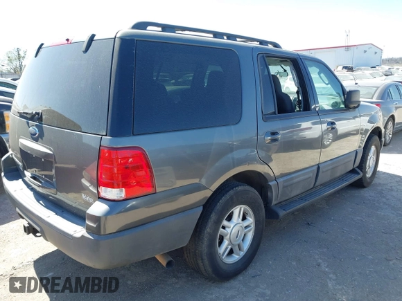 2005 Ford Expedition Special Service with VIN 1FMPU155X5LA91440, listed as a IAAI auction lot 41838687 with 260,084 mi miles. Bid and sale history available at carsss.com. Image 4.