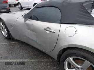 2006 Pontiac Solstice with VIN 1G2MB33B46Y106332, listed as a IAAI auction lot 41561521 with 165,224 mi miles. Bid and sale history available at carsss.com. Image 6.