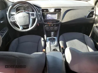 2012 Chrysler 200 Touring z VIN 1C3CCBBG0CN277060, wystawiony jako Copart lot #57295715 z przebiegiem 140 979 mil mil oraz Szkoda całkowita • Salvage title. Historia ofert i sprzedaży dostępna na DreamBid. Obrazek 8.