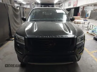 2022 Nissan Frontier SV z VIN 1N6ED1EJ5NN627303, wystawiony jako IAAI lot #41665799 z przebiegiem 59 462 mil mil oraz . Historia ofert i sprzedaży dostępna na DreamBid. Obrazek 12.