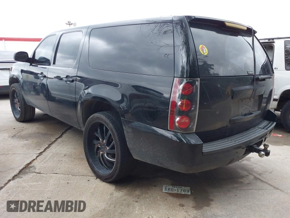 2008 GMC Yukon XL SLT with VIN 1GKFC16018R211752, listed as a IAAI auction lot 42137904 with 136,320 mi miles. Bid and sale history available at carsss.com. Image 3.