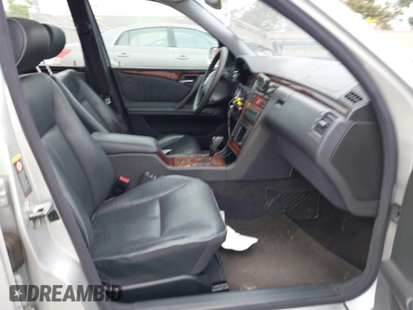 2002 Mercedes-Benz E 320 with VIN WDBJH65JX2B408254, listed as a IAAI auction lot 42131380 with 173,786 mi miles and . Bid and sale history available at DreamBid. Image 5.