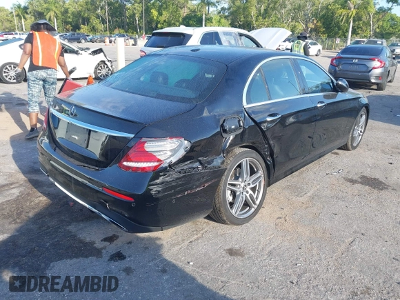 2018 Mercedes-Benz E-Class E 300 with VIN WDDZF4JB2JA328888, listed as a IAAI auction lot 41801938 with 33,470 mi miles. Bid and sale history available at carsss.com. Image 4.