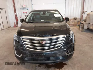 2019 Cadillac XT5 Luxury FWD z VIN 1GYKNCRS2KZ197052, wystawiony jako IAAI lot #42242466 z przebiegiem 86 678 mil mil oraz . Historia ofert i sprzedaży dostępna na DreamBid. Obrazek 12.