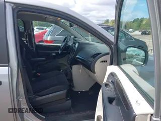 2019 Dodge Grand Caravan SE with VIN 2C4RDGBG6KR573282, listed as a IAAI auction lot 42222005 with 136,470 mi miles and . Bid and sale history available at DreamBid. Image 5.