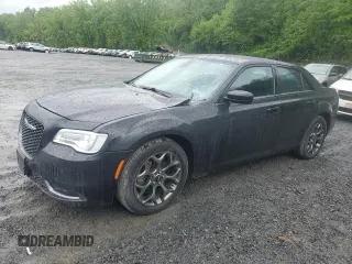 2015 Chrysler 300 S z VIN 2C3CCAGG2FH793081, wystawiony jako Copart lot #56705225 z przebiegiem 110 450 mil mil oraz Szkoda całkowita • Salvage title. Historia ofert i sprzedaży dostępna na DreamBid. Obrazek 1.