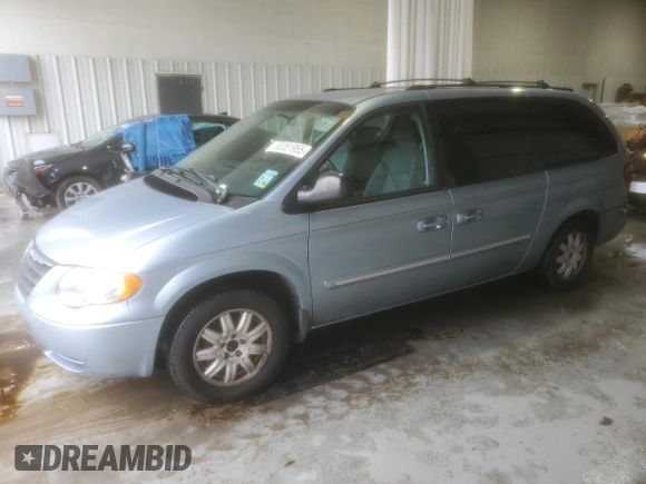 2005 Chrysler Town & Country Touring with VIN 2C8GP54L05R267565, listed as a Copart auction lot 55351955 with 116,292 mi miles and Salvage Title. Bid and sale history available at DreamBid. Image 1.