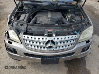 2006 Mercedes-Benz M 500 z VIN 4JGBB75E86A099990, wystawiony jako Copart lot #59701535 z przebiegiem 124 572 mil mil oraz Szkoda całkowita • Salvage title. Historia ofert i sprzedaży dostępna na DreamBid. Obrazek 11.