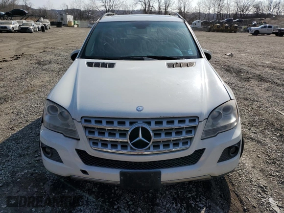 2010 Mercedes-Benz M 350 z VIN 4JGBB8GB7AA599768, wystawiony jako Copart lot #47862855 z przebiegiem 230 302 mil mil oraz Szkody całkowita. Historia ofert i sprzedaży dostępna na DreamBid. Obrazek 5.