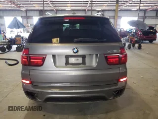 2012 BMW X5 35i z VIN 5UXZV4C5XCL767234, wystawiony jako Copart lot #64117285 z przebiegiem 187 969 mil mil oraz Czysty tytuł • Clean title. Historia ofert i sprzedaży dostępna na DreamBid. Obrazek 6.