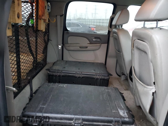 2007 Chevrolet Suburban LT with VIN 3GNGK26K97G302784, listed as a Copart auction lot 79525534 with 297,129 mi miles and Clean Title. Bid and sale history available at DreamBid. Image 10.