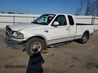 2000 Ford F-150 XL with VIN 1FTRX17L1YNA26050, listed as a Copart auction lot 43597105 with 205,152 mi miles and Salvage Title. Bid and sale history available at carsss.com. Image 1.
