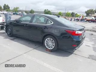 2017 Lexus ES 350 z VIN 58ABK1GG6HU066363, wystawiony jako IAAI lot #42232966 z przebiegiem 60 908 mil mil oraz . Historia ofert i sprzedaży dostępna na DreamBid. Obrazek 3.