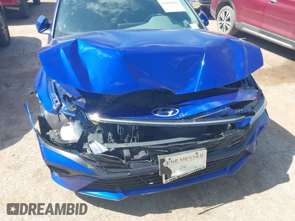 2024 Hyundai Elantra SEL z VIN KMHLS4DG3RU727771, wystawiony jako IAAI lot #42491600 z przebiegiem 5 510 mil mil oraz . Historia ofert i sprzedaży dostępna na DreamBid. Obrazek 6.