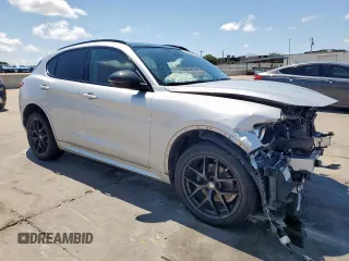 2020 Alfa Romeo Stelvio Sport z VIN ZASPAJAN5L7C75684, wystawiony jako Copart lot #54244135 z przebiegiem 63 941 mil mil oraz Szkoda całkowita • Salvage title. Historia ofert i sprzedaży dostępna na DreamBid. Obrazek 4.