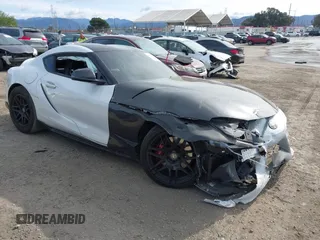 2021 Toyota Supra 3.0 z VIN WZ1DB0C09MW039777, wystawiony jako IAAI lot #41915469 z przebiegiem 43 956 mil mil oraz . Historia ofert i sprzedaży dostępna na DreamBid. Obrazek 1.