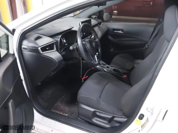 2020 Toyota Corolla Hatchback SE with VIN JTND4RBE9L3095756, listed as a IAAI auction lot 41177889 with 61,438 mi miles. Bid and sale history available at carsss.com. Image 5.