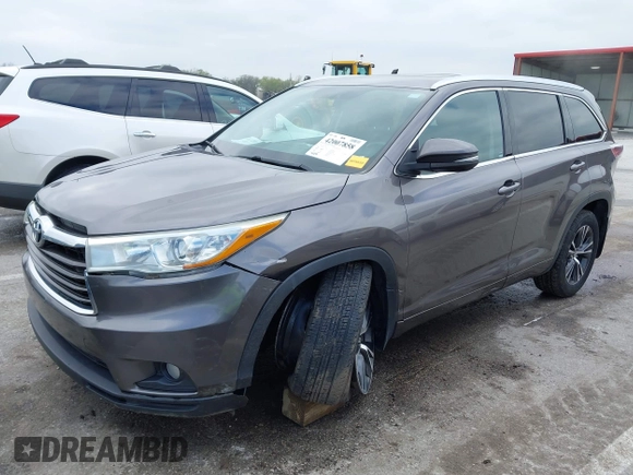 2016 Toyota Highlander XLE z VIN 5TDJKRFH6GS307941, wystawiony jako IAAI lot #42007858 z przebiegiem 70 272 mil mil oraz . Historia ofert i sprzedaży dostępna na DreamBid. Obrazek 18.