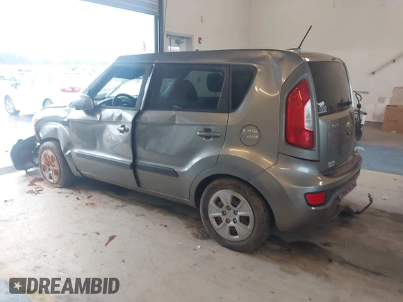 2013 Kia Soul with VIN KNDJT2A59D7632767, listed as a IAAI auction lot 41317118 with 208,884 mi miles. Bid and sale history available at carsss.com. Image 3.