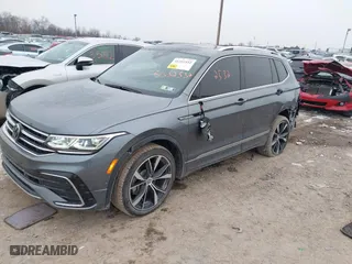 2022 Volkswagen Tiguan SEL R-Line with VIN 3VV4B7AX1NM159048, listed as a IAAI auction lot 41352532 with 33,394 mi miles. Bid and sale history available at carsss.com. Image 17.