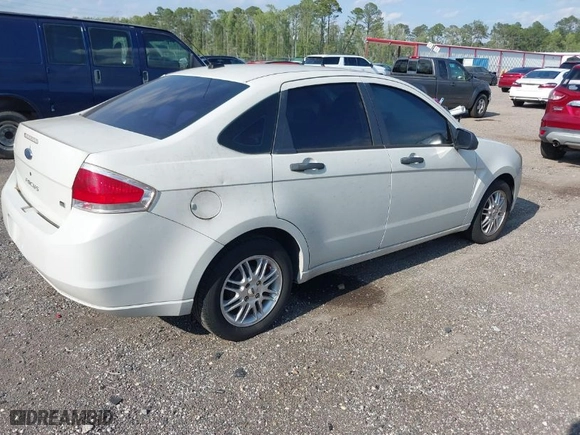 2009 Ford Focus SE with VIN 1FAHP35N29W170350, listed as a IAAI auction lot 42009207 with 140,937 mi miles. Bid and sale history available at carsss.com. Image 4.